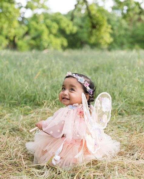 Happy Fairy first birthday to this little cutie 🥰🧚‍♂️🧚‍♂️ Thanks for the tag @lunamiaa___ Check out her business for the most amazing fairy party @thesnacklabllc #fairy #fairywings #fairyfirstbirthday #fairyparty Baby Fairy Photoshoot, Fairy First Birthday Photo Shoot, Fairy Shoot, Fairy Photoshoot, First Birthday Photo, Handmade Fairy, Fairy Party, Baby Fairy, Fairy Parties