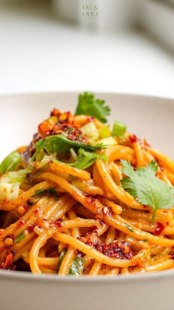 fig & olive platter on Instagram: "Meet your new favorite pasta 🍝 it’s spicy, nutty, sweet and extra savory. It’s perfect 🥹 Butter Chili Crisp Garlic Pasta Ingredients — 5 garlic cloves, finely chopped 5 tbsp unsalted butter 2 tbsp soy sauce 1&1/2 tbsp oyster sauce 4 spring onion stalks, finely sliced ( about 3/4 cup) 1&1/2 tbsp Tahini (peanut butter or almond butter) add more to your liking. Salt to taste 2 tbsp spicy chili crisp, plus extra to serve (I used @momofukugoods ) 2 tbsp Salmon Curry, Butter Pasta, Dinners To Make, Fried Shallots, Pasta Ingredients, Garlic Pasta, Spicy Chili, Perfect Pasta, Creamy Pasta