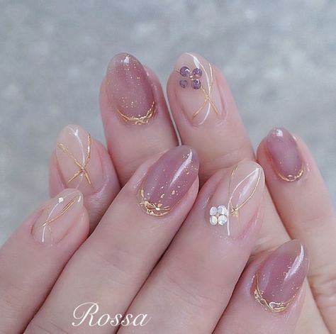 Cute Elegant Nail Ideas, Gold And Lilac Nails, Pretty Nail Art Designs Classy, Japanese Nails Designs, Japanese Nail Art Elegant, Nail Art Wedding Elegant, Cute Japanese Nails, Korea Nails Design, Elegant Pink Nails