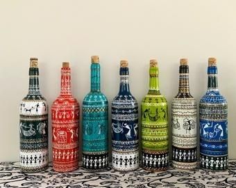 Cardboard Crafts Decoration, Bottle Art Projects, Bottle Paint, Warli Painting, Thali Decoration, Painting Glass Jars, Matchbox Crafts, Warli Art, Hand Painted Wine Bottles