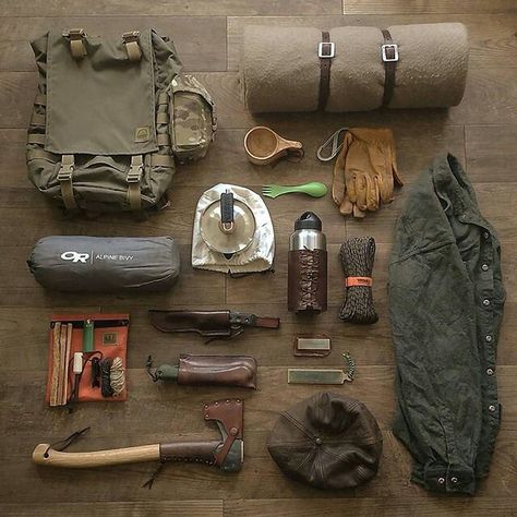 KISS, less is best. Bushcraft Projects, Camp Stoves, Bushcraft Backpack, Bushcraft Kit, Bushcraft Skills, Caravan Awnings, Survival Items, Bushcraft Gear, Bushcraft Camping