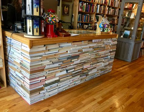 Corner Countertop Decor, Bookstore Inspiration, Old Bookstore, Bookstore Ideas, Magical Library, Library Display, Countertop Decor, Book Cafe, Library Displays