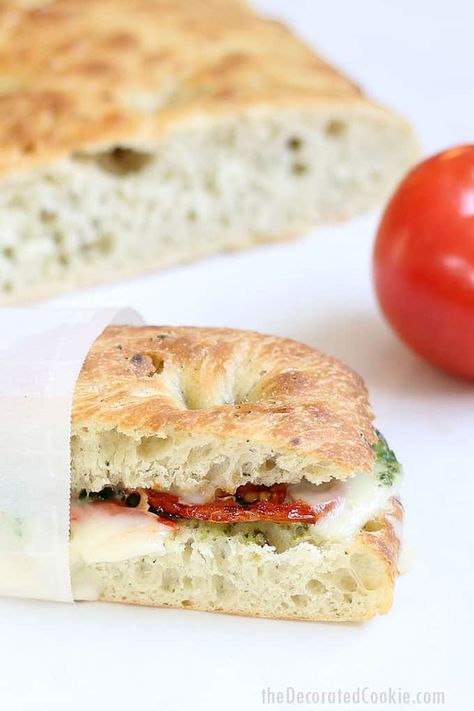 Make a homemade Starbucks panini with roasted tomatoes, pesto, spinach, and mozzarella cheese. A delicious lunch idea. Starbucks sandwiches. Starbucks Panini, Tomato Mozzarella Panini, Starbucks Sandwiches, Mozzarella Panini, Spinach Mozzarella, Panini Recipe, Homemade Starbucks, Tomato And Mozzarella, Pesto Spinach