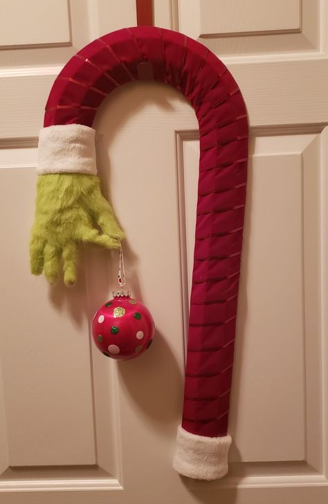 Grinch Candy Cane, Grinch Candy, Grinch Hand, Candy Cane Crafts, Grinch Hands, Hand Candy, Candy Cane Wreath, Winter Crafts, Christmas Activities