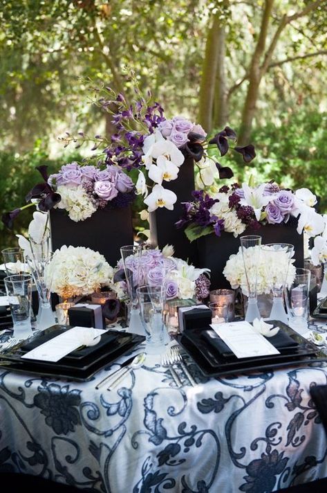 Formal Garden Party, Masquerade Party Themes, Food Tables, Black Centerpieces, Formal Garden, Dark Wedding, Flowers Decor, Pretty Tables, Ceremony Flowers