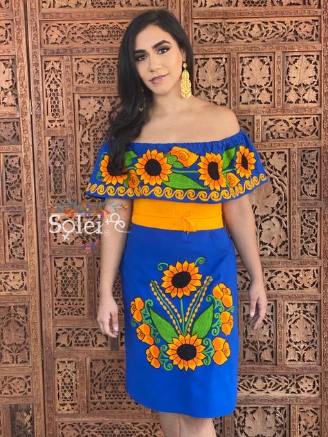 Mexican Bridesmaid Dresses, Mexican Fiesta Dresses, Gold Embroidered Dress, Mexico Dress, Mexican Hairstyles, Mexican Sunflower, Traditional Mexican Dress, Fiesta Dress, Dress Traditional