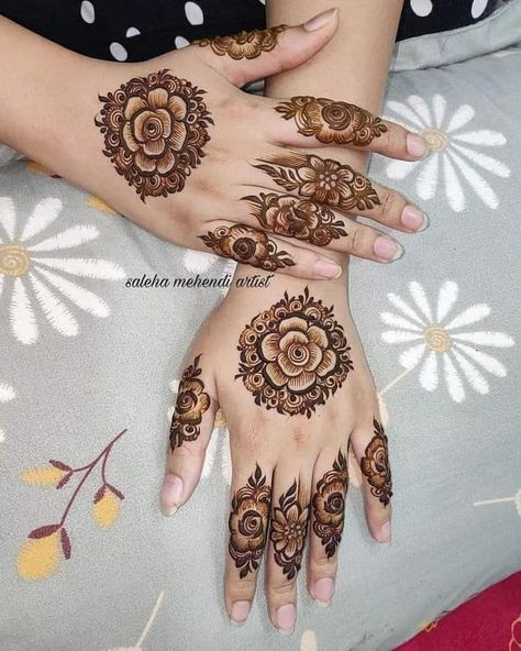 Girlish Mehndi Designs, Mehndi Art Designs Back Hand, Hand Mehendi, Beautiful Mehndi Designs, Short Mehndi Design, Mahendi Designs, Finger Henna Designs, Henna Tattoo Hand, Henna Tattoo Designs Hand