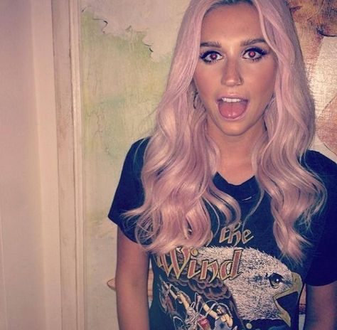 Kesha Rose Sebert♥ #Kesha #Kesha_Sebert #Celebrities Kesha Hair, 2014 Hair Trends, Kesha Rose, Two Blondes, Summer Hair Trends, Light Pink Hair, Kesha, Zooey Deschanel, Zac Efron