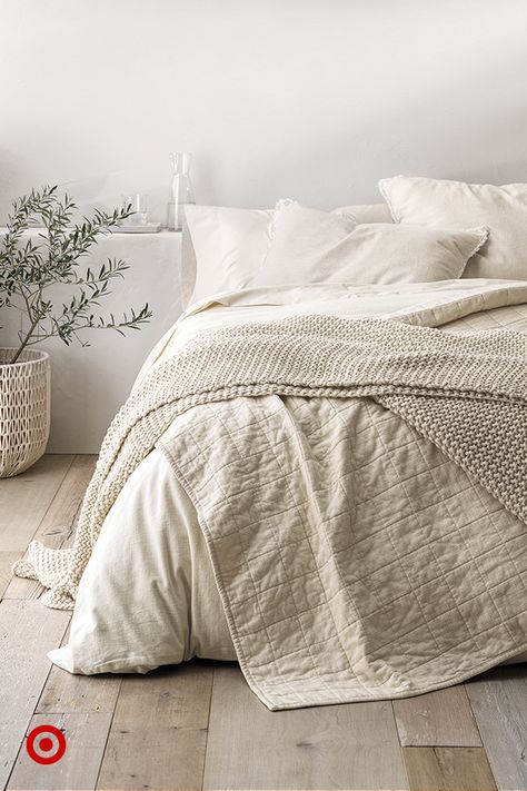 Turn your bed into a summer oasis with dreamy bedding ideas in calm tones & natural fabrics. Bedroom decor level: Zen. Remodel Trailer, Remodel Entryway, Remodel Closet, Remodel Checklist, Interior Entrance, Interior Hallway, Decoration Hall, Interior Farmhouse, Interior Drawing