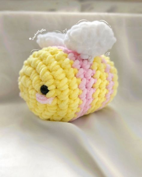 ITS BEE TIME 🐝🎀 I tried with yellow and pink SO THIS is PINKY BEE 🥹 I love this bee I made so much it's really cute ⭑⭒⭒ If you would like to buy my handmade plushie message me ᡣ𐭩 Bee details ᝰ.ᐟ > medium size ( 14cm length, 9 cm width ) ⭑⭒⭒ 💌 tags ୨ৎ #crochet #crochetaddict #crochetlove #plushie #bee Rainbow Bee Crochet, Pink Bee Crochet, Crochet Bee Stuffed Animal, Crochet Bee Plush, Crochet Plush Bee Pattern Free, Yellow Bee, Handmade Plushies, Yellow And Pink, Message Me