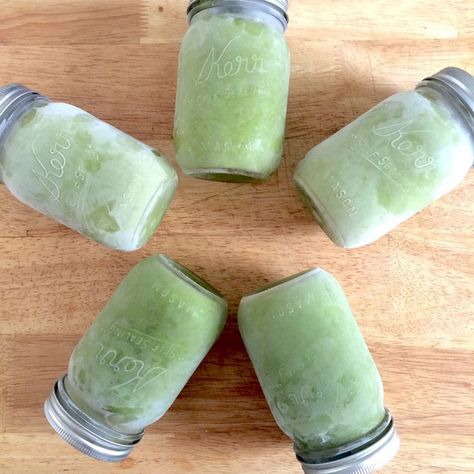 make a batch of smoothies and freeze for daily brekkie Smoothie Fruit, Smoothie Prep, Mason Jar Meals, Healthy Breakfast Smoothies, Breakfast Smoothies, Smoothie Shakes, Meal Prep For The Week, Banana Smoothie, Smoothie Drinks