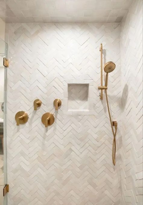 a neutral shower space completely clad with herringbone tiles, with a niche and some brass accents Beige Tile Shower Bathroom, Herringbone Vanity Backsplash, Shower Accent Tile Ideas, Neutral Shower Tile Ideas, Half Tiled Bathroom Walls, Herringbone Shower Wall, Shower Ceiling Tile, Herringbone Shower Tile, Blue Herringbone Tile