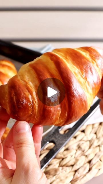 Emma Fontanella on Instagram: "The Easiest Croissants!🥐  Who loves buttery, flaky croissants?! This homemade version is so easy!  Comment "CROISSANT" and I'll send the recipe to your inbox" Emma Fontanella Recipes, Flaky Croissants, Batch Baking, Bad Batch, March 19, The Recipe, Bread, Baking, Instagram Photos