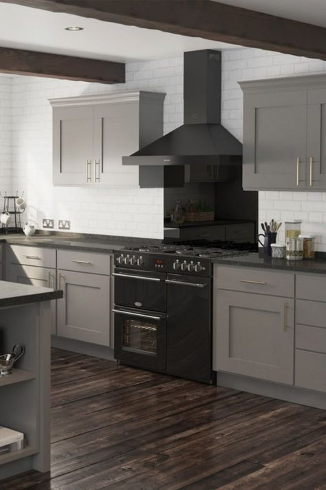 Cook anything your heart desires with this impressive range cooker from Belling! Made on British soil, this cooker is packed with features and comes in many different shapes and styles. If you love black appliances, this one from Belling is a perfect choice! Cooker Splashback Ideas, Belling Range Cooker, Kitchen Ideas Narrow, Range Cooker Kitchen, Farmhouse Range, Galley Kitchen Ideas Narrow, Black Range Cooker, Black Cooker, Range Hood Cover