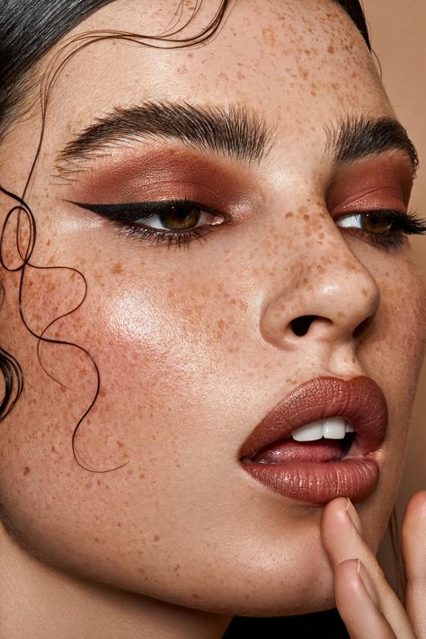 Aesthetic Eye Makeup, Editorial Make-up, Beauty Fotografie, Aesthetic Eye, Maquillage On Fleek, Beautiful Freckles, Beauty Makeup Photography, Eye Makeup Pictures, Photographie Portrait Inspiration