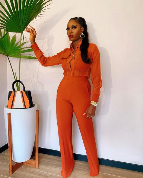 MRS OLA FOLAMI on Instagram: “I am basically the woman of my dreams just that in those dreams I have more money😂 and I wish I could transfer some to real life🤣 But you…” Pantalon Orange, Orange Pants, Orange Outfit, Online Closet, Corporate Outfits, Professional Wardrobe, Classy Work Outfits, High Waist Pants, Long Sleeved Shirt