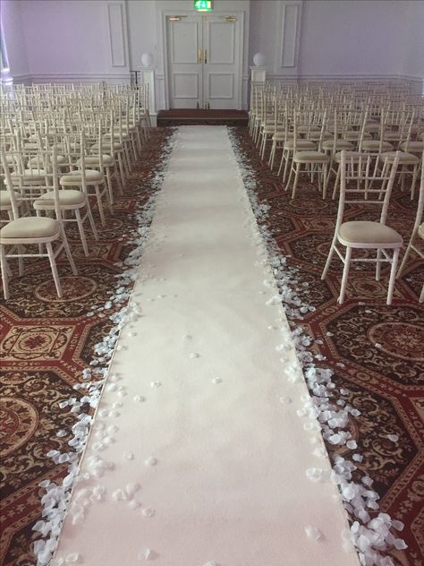 Petals Aisle, Wedding Isle Runner, Indoor Roses, Wedding Carpet, Moon Arch, Wedding Flowers Gypsophila, Ivory Carpet, Fresh Rose Petals, Wedding Isles