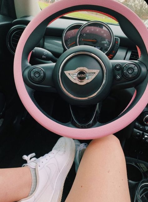 Pink Mini Coopers, Mini Cooper Interior, Mini Cooper Accessories, Bling Car Accessories, Girly Car Accessories, Car Deco, Girly Car, Car Essentials, Cute Car Accessories