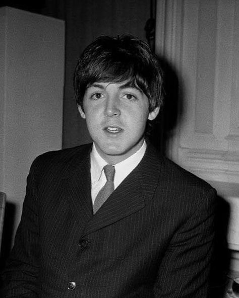 Paul Mccartney Beatles, I Am The Walrus, Jane Asher, Beatles Band, Lennon And Mccartney, Beatles Photos, Beatles Pictures, Sir Paul, Beatles Songs