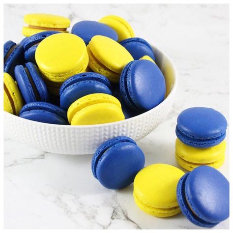 Blue and yellow macarons Blue And Yellow Sweet 16, Blue And Yellow Desserts, Yellow Macarons, Themed Macarons, Ffa Banquet, Blue Macarons, Yellow Desserts, Confirmation Ideas, Lemon Macarons