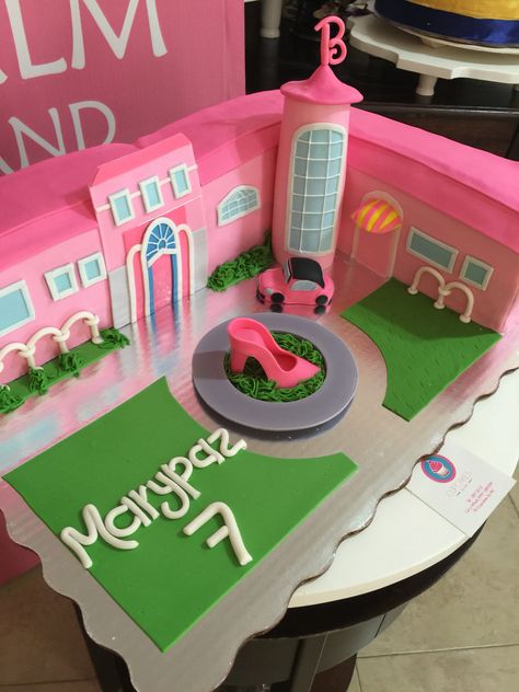 Barbie Dream House Cake, Children Cake, House Cookies, Gingerbread House Cookies, House Cake, Barbie Cake, Barbie Party, Barbie Dream, Barbie House