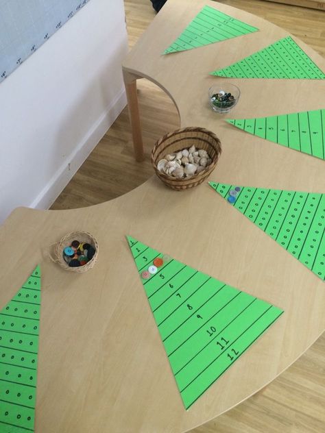 Eyfs Christmas Cards, Christmas Reggio Activities, Christmas Maths Activity, Christmas Maths Eyfs, Reggio Christmas Ideas, Christmas Number Activities, Christmas Maths Activities, Reggio Christmas, Eyfs Christmas