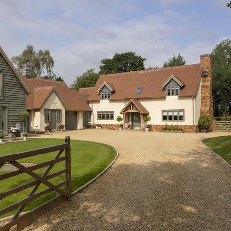 Modern Country Home Exterior Uk, Modern Country Home Outside, Country Style House Exterior, Cosy House Exterior, Country Homes Exterior, Country House Uk, British House Exterior, Country Cottage Exterior, Uk Farmhouse