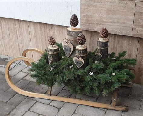 Jul Diy, Christmas Coffee Table Decor, Cozy Christmas Decor, Noel Diy, Country Christmas Decorations, Xmas Deco, Easy Christmas Decorations, Christmas Porch, Christmas Decorations Rustic