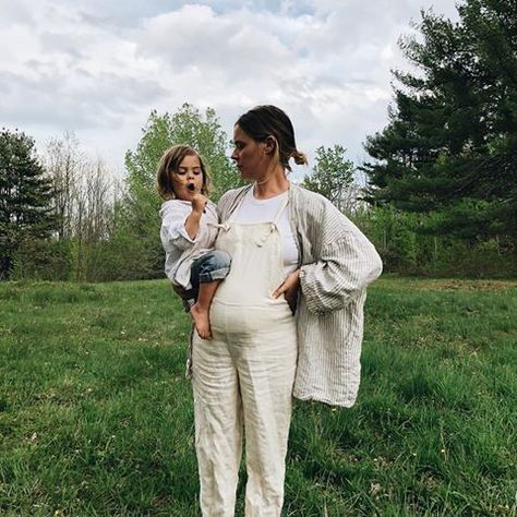 // e x p e c t i n g Pregnant Outfit, Cute Maternity Outfits, Mama Style, Future Mom, Stylish Maternity, Pregnancy Outfits, Pregnancy Shoot, Baby Bumps, Instagram Foto