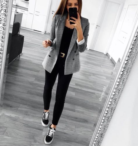 Cambiar pasadores a las zapatillas negras  15 Outfits universitarios dignos de ti Best Blazer, 30 Outfits, Winter Trends, Casual Work Outfits, Blazer Outfits, Work Outfits Women, 가을 패션, Business Casual Outfits, Work Attire