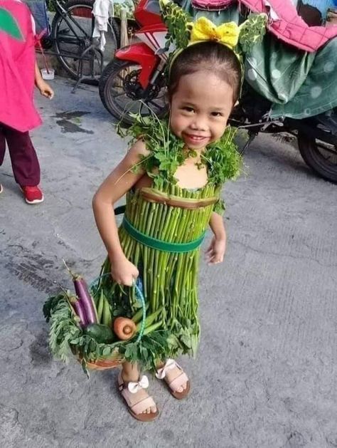 Nutrition Month Costume, Vegetable Dress, Vegetable Costumes, Fancy Dress Costumes Kids, Fall Centerpiece Ideas, Competitions For Kids, Kids Fancy Dress, Fruit Costumes, Fancy Dress Competition