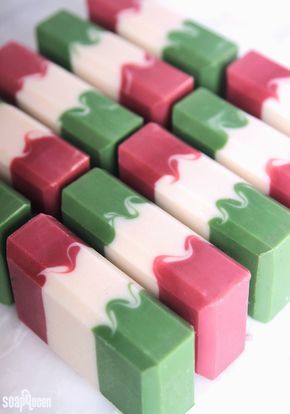 Learn how to make this Cinco de Mayo cold process soap, inspired by the Mexican flag! Christmas Soap Ideas Cold Process, Christmas Cold Process Soap, Christmas Soap Ideas, Christmas Soaps, Cold Process Soap Designs, Soap Queen, Soap Tutorial, Soap Design, Christmas Soap