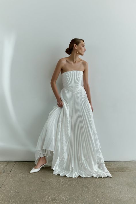 Pleated Silk Wedding Dress, Classic Rehearsal Dinner Dress, Pleated Wedding Gown, Plisse Wedding Dress, Cool Girl Wedding Dress, Wedding Dress Shopping Outfit, Tube Wedding Dress, Strapless Satin Wedding Dress, Statement Wedding Dress