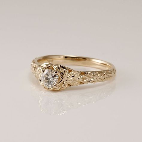 Vintage Gold Rings Victorian, Detailed Engagement Ring Vintage, Vintage Floral Engagement Ring, Vintage Gold Rings Engagement, Wedding Ring Aesthetic Vintage, Victorian Rings Engagement, Vintage Bezel Engagement Ring, Non Traditional Unique Engagement Rings Vintage, 1930s Wedding Ring