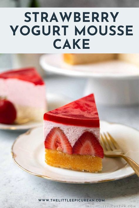 Strawberry yogurt mousse cake is perfect for summer gatherings-from casual picnics to special celebrations. This fresh dessert features a white cake bottom, strawberry mousse filling, and a strawberry gelatin top. #StrawberryMousse #Strawberrycake #YogurtCake Strawberry Gelatin Cake, Yogurt Mousse Cake, Strawberry Mousse Filling, Strawberry Keto, Fresh Strawberry Desserts, Gelatin Cake, Strawberry Gelatin, Strawberry Mousse Cake, Yogurt Mousse