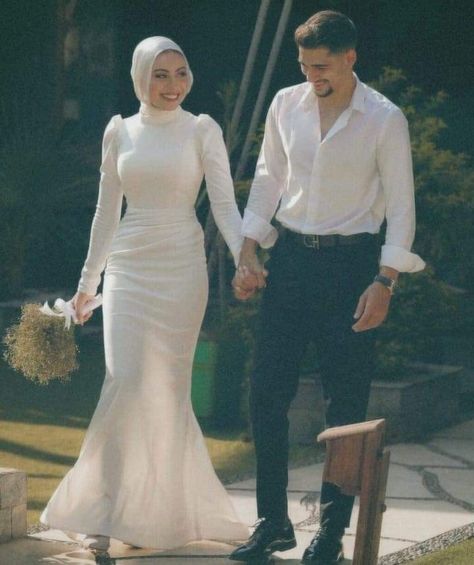 Hijab Engagement Dress, Engagement Dress Hijab, Simple Engagement Dress, Engagement Party Photo Ideas, Wedding Dress Hijab, Muslim Wedding Photos, Hijabi Brides, Bride Dress Simple, Couple Engagement Pictures