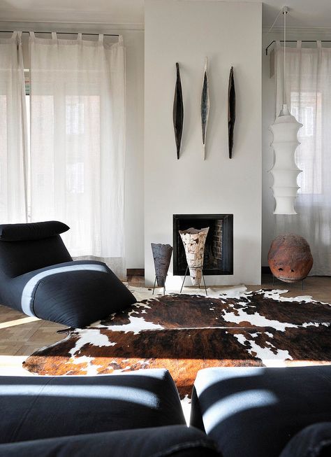 Cow Carpet Living Room, Cow Hide Rug Living Room Modern, Cow Rug Living Room, Milano Apartment, Hide Rug Living Room, Cowhide Rug Living Room, Cow Print Rug, Cow Rug, Cow Skin Rug