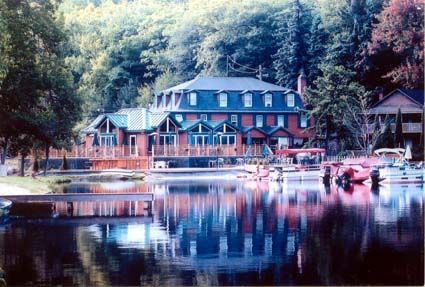 A Day at Lake Harmony, PA Lakeside Hotel, Lakeside Restaurant, Hotel Pennsylvania, Pennsylvania Travel, Road Trip Places, Food Summer, Summer Corn, Boat Food, Lake Food