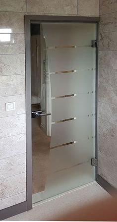 Frosting Glass Doors, Glass Door Sticker Design, Bathroom Door Design Aluminium, Glass Door Designs, Modern Washroom, Usi Interior, Modern Washroom Design, Bathroom Door Design, Glass Bathroom Door