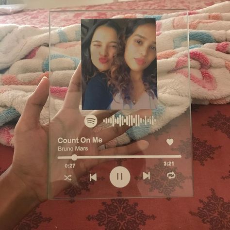 Spotify Clear Frame, Spotify Glass Frame Best Friend, Glass Spotify Frame, Special Gift Ideas For Best Friend, Spotify Glass Frame Diy, Glass Album Cover Diy, Playlist Gift Ideas, Customised Gift Ideas, Glass Album Cover