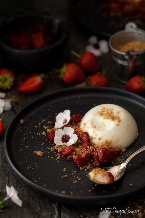 Tonka Bean Recipes, Gourmet Food Plating, Fine Dining Desserts, Dessert Presentation, Roasted Strawberries, Dessert Plating, Gourmet Desserts, Creamy Desserts, Fancy Desserts