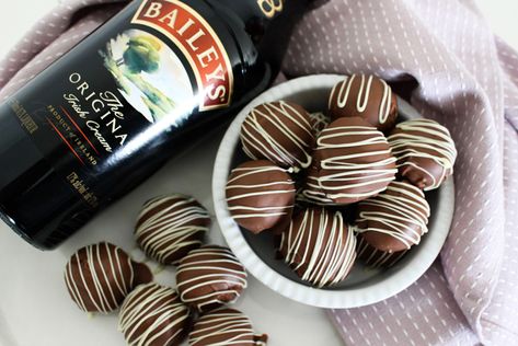 Truffle Ganache Recipe, Baileys Ganache, Chocolate Ripple Biscuits, Ganache Truffles, Maltesers Chocolate, Cheesecake Brownies Recipe, Pie Maker, Chocolate Custard, Pies Maker