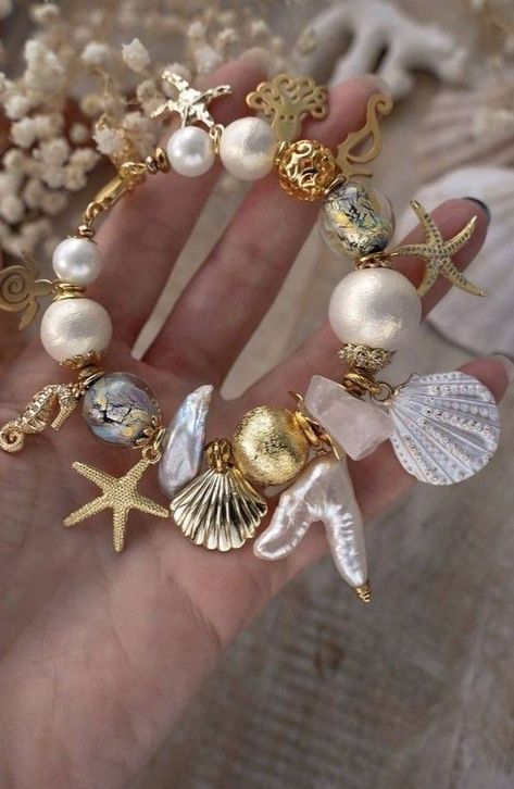 Mermaidcore Jewelry, Dope Jewelry Accessories, Pearl Jewelry Design, Jewelry Accessories Ideas, Dope Jewelry, A Bracelet, Funky Jewelry, Jewelry Lookbook, Shell Jewelry