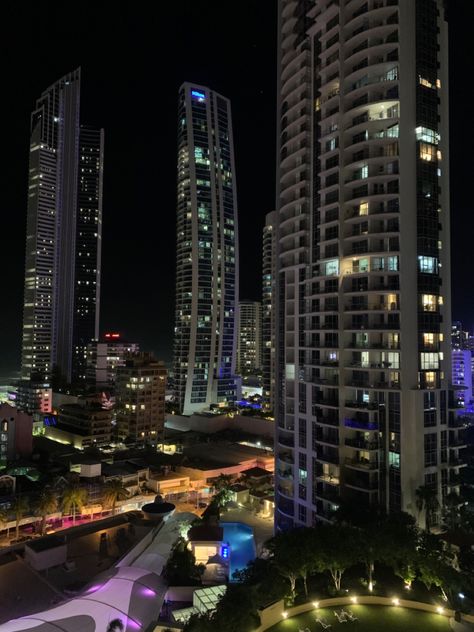 Surface Paradise Gold Coast, Gold Coast Apartment Aesthetic, Gold Coast Australia Aesthetic, Gold Coast Aesthetic, Gold Coast Apartment, Aussie Line, Australia Gold Coast, Australia Life, Rooftop Balcony