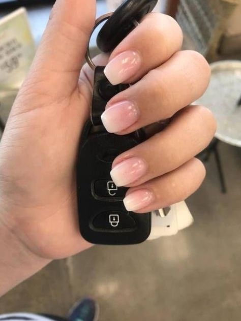 Ombre Nail Design, Short Coffin Nails Designs, Unghie Sfumate, How To Cut Nails, Short Coffin, Ombre Acrylic Nails, Short Coffin Nails, White Acrylic Nails, Ombre Nail Designs