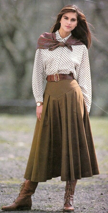 Vintage Style Clothing, Vintage Outfits 90s, Retro Skirt, Looks Chic, Look Vintage, Fashion Vintage, Looks Vintage, Skirt Pattern, Retro Outfits