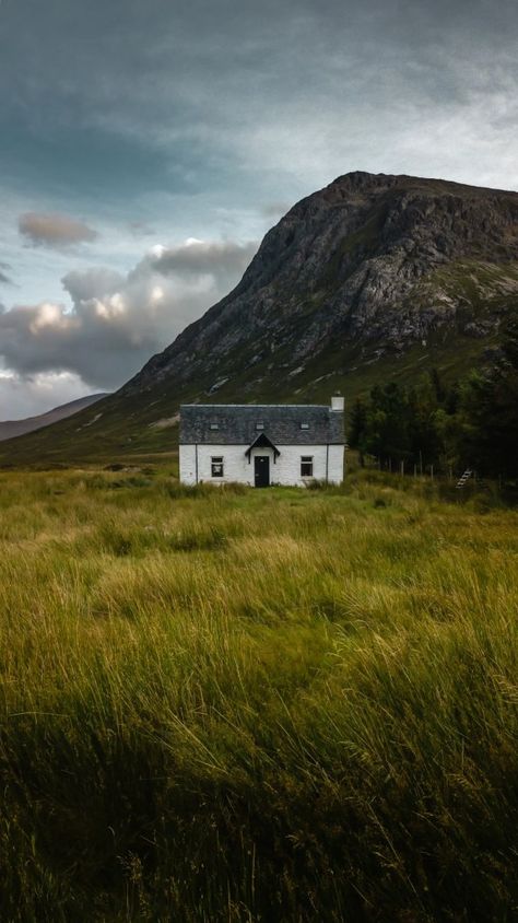 117 Unique Scotland Instagram Captions (Puns, Quotes & Scottish Sayings) Cottages Uk, Cottage Images, Scotland Landscape, Mountain Images, Scenic Travel, Highland Homes, Scottish Castles, Loch Lomond, Concrete House