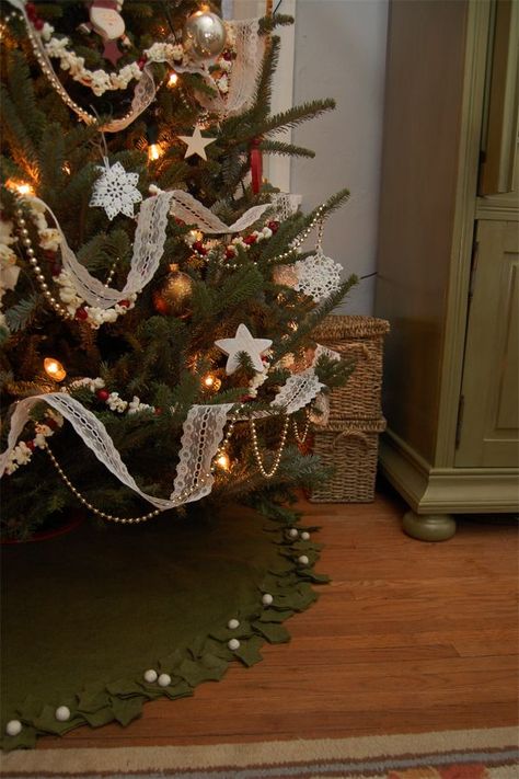 Diy Mistletoe, Diy Christmas Tree Garland, West Elm Inspired, Lace Christmas Tree, Diy Christmas Tree Skirt, Lace Garland, Garland Christmas Tree, Elm Tree, Christmas Tree Skirts