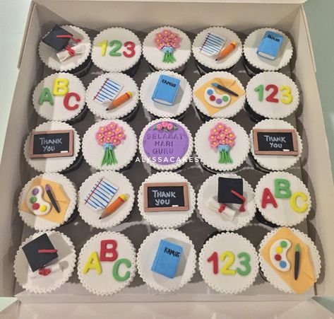 Last Day Of School Cupcakes, First Day Of School Cupcakes, School Themed Cupcakes, Teachers Day Cupcakes Ideas, Teacher Cupcakes Ideas, School Cupcakes Ideas, Teachers Day Cupcakes, Teachers Day Cake Ideas, Cupcakes For Teachers