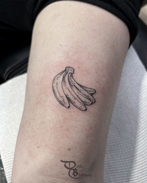 Banana Tattoo Minimalist, Tiny Nature Tattoo, Banana Tattoo, Tiny Tats, Fruit Tattoo, Design Tattoos, Wildflower Tattoo, Banana Fruit, Female Drawing